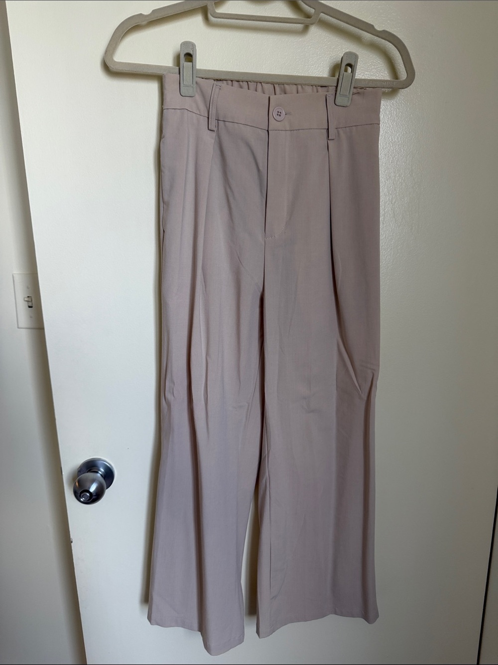 Women’s Pleated Wide-Leg Pants in Light Taupe/khaki - stretch waistband